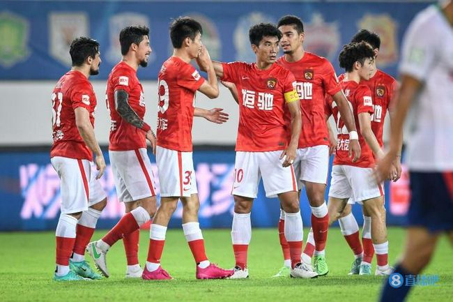 双方出场阵容：曼城（3-2-4-1）：31-埃德森/2-沃克、3-迪亚斯、6-阿克/16-罗德里、25-阿坎吉/47-福登、19-阿尔瓦雷斯、20-贝尔纳多-席尔瓦、11-多库/9-哈兰德利物浦（4-3-3）：1-阿利森/66-阿诺德、32-马蒂普、4-范戴克、21-齐米卡斯/8-索博斯洛伊（73’18-加克波）、10-麦卡利斯特（84’3-远藤航）、17-琼斯（54’38-格拉文贝尔奇）/11-萨拉赫、9-努涅斯（84’19-埃利奥特）、20-若塔（54’7-迪亚斯）